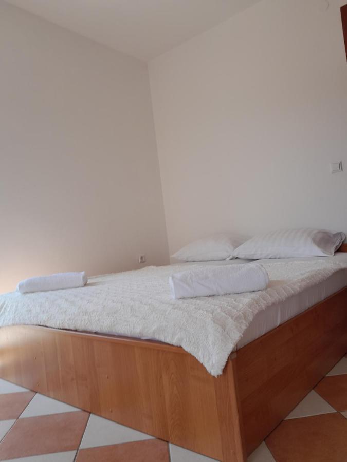 Apartmani Urlic Sreser Bagian luar foto